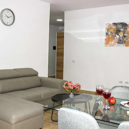 1338 Dave Apartment *