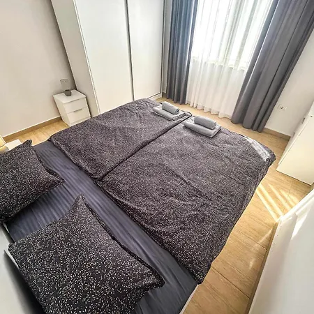 1338 Dave Apartment Durres